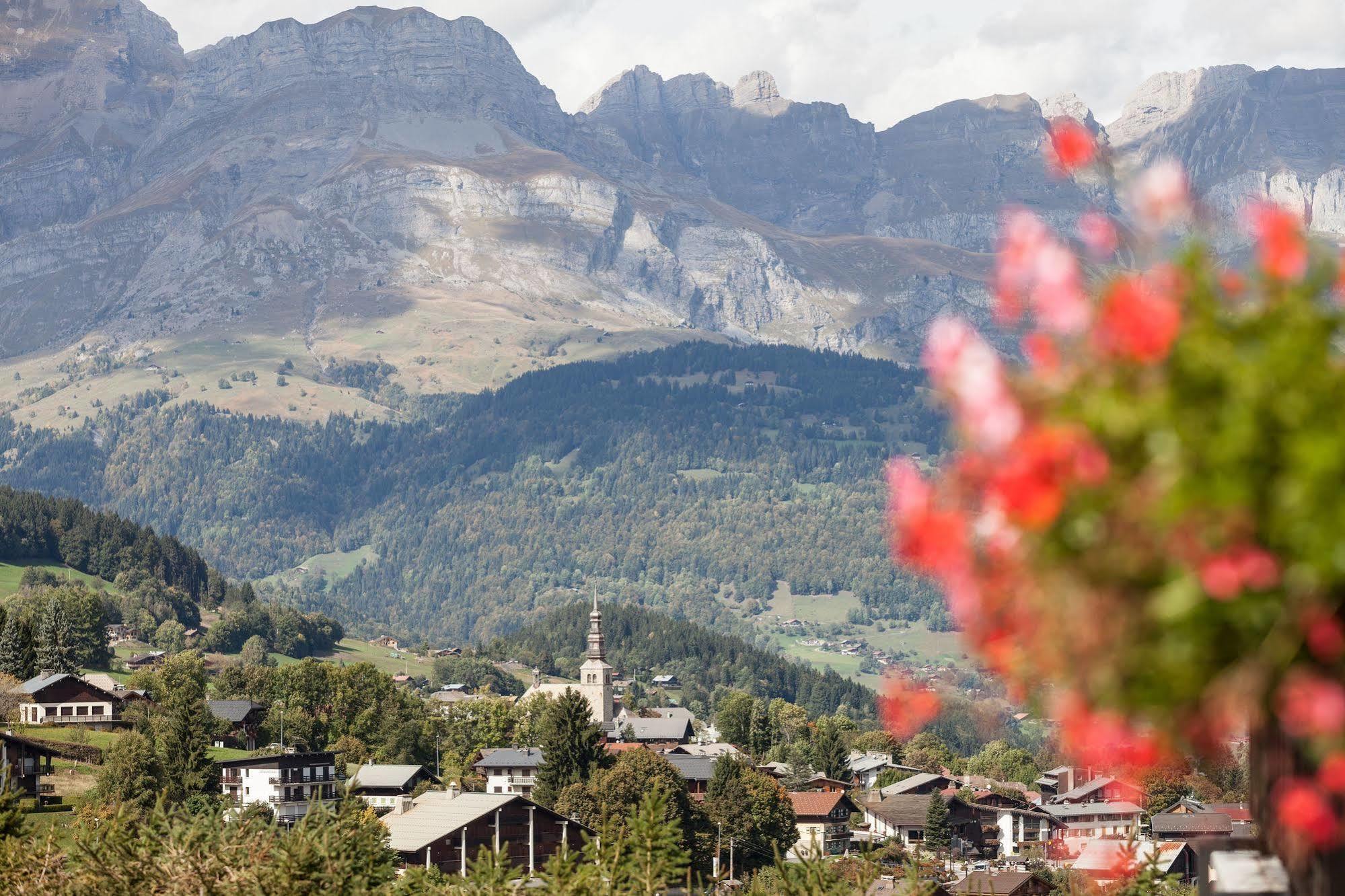 Logis Hotel Le Caprice Des Neiges กงบลู ภายนอก รูปภาพ