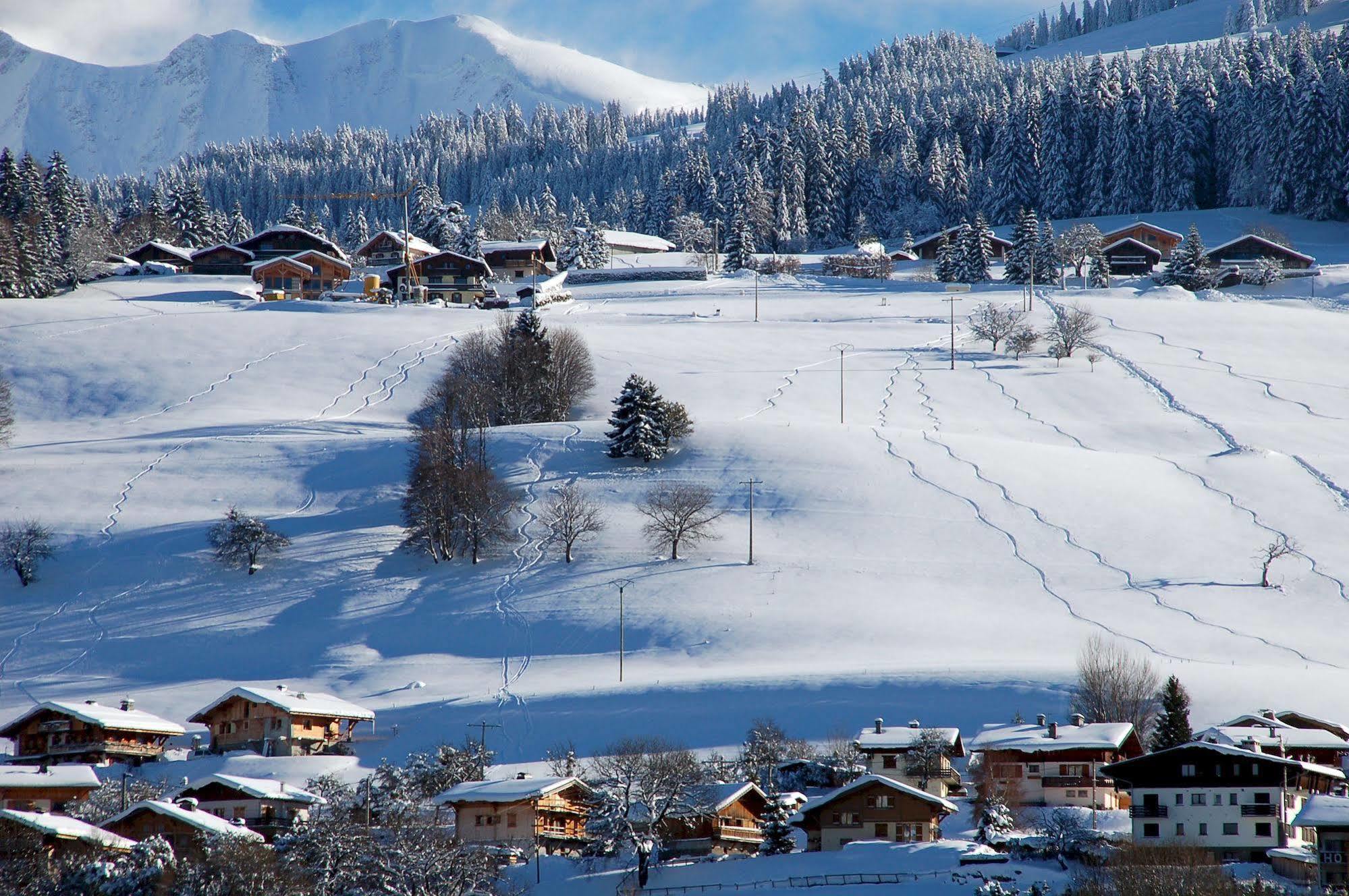 Hotel Le Caprice Des Neiges กงบลู ภายนอก รูปภาพ